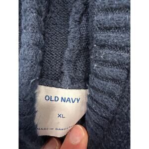 LOT: 2 Old Navy Hoodies (Gray/Aztec)